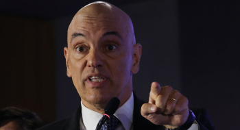 Bolsonaro preso: Moraes rejeita pedido de prisão domiciliar